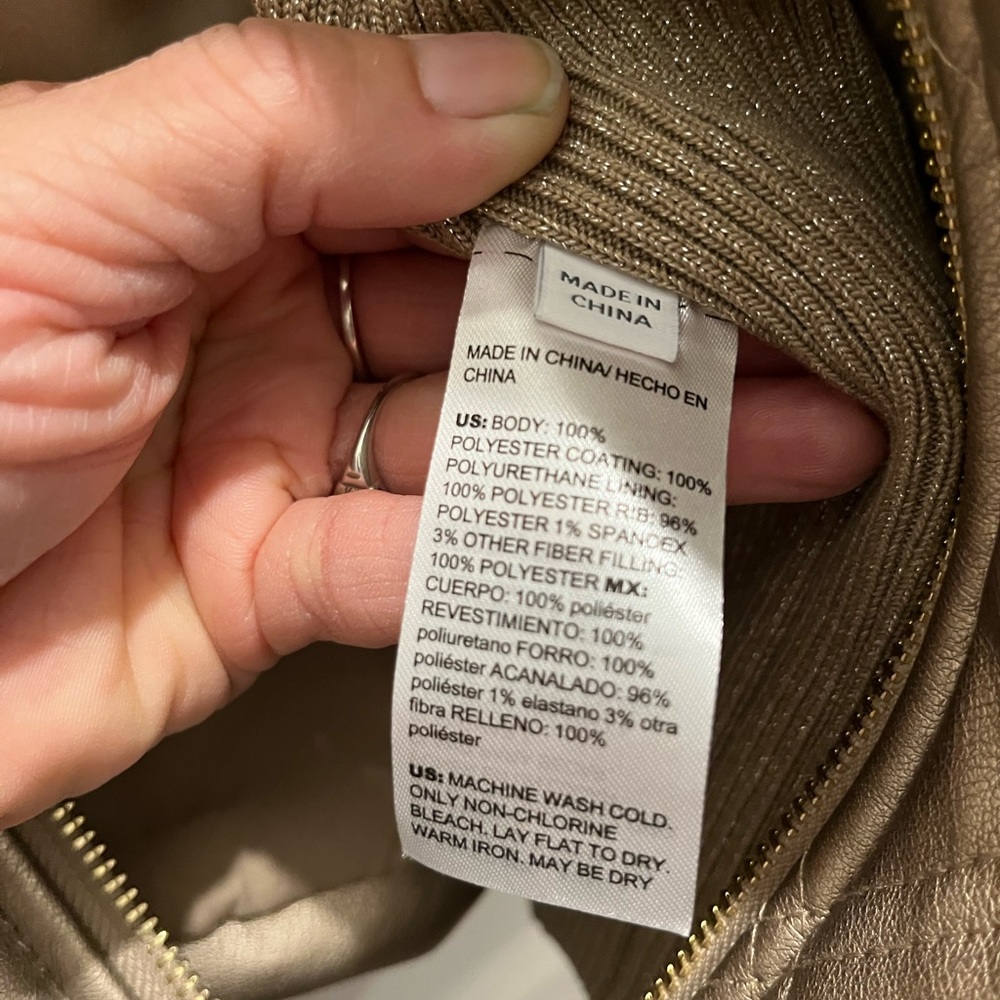 🤩😎Chico's GOLD Metallic Quilted Vest😎🤩 - Picture 4 of 5
